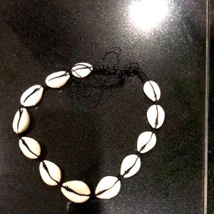 I am selling a sea shell neckles